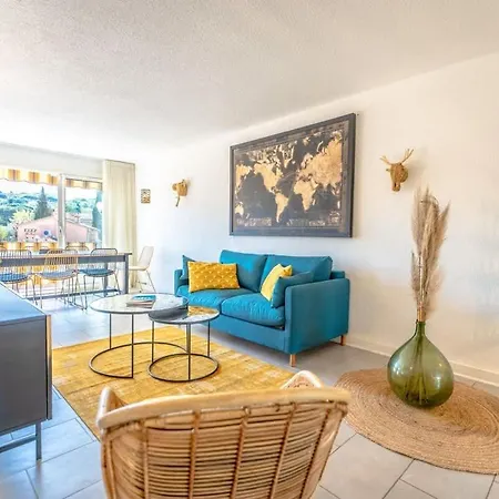 Les Amourie L Terrace & Parking L Shellter *